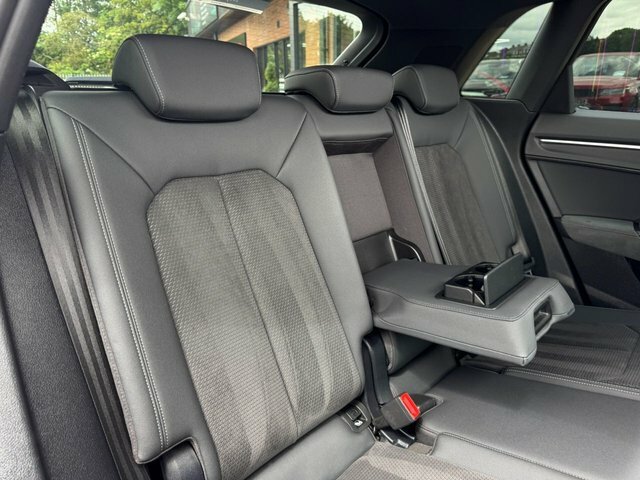 Audi Q3 35 Tfsi S Line White #40