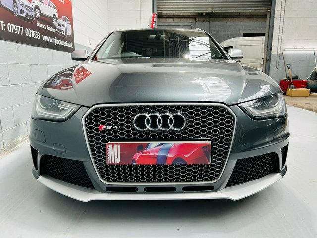 Audi RS4 Avant Estate Red #10