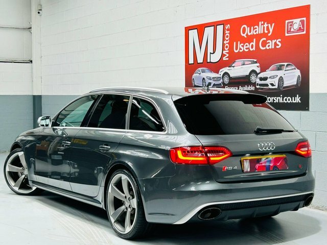 Audi RS4 Avant Estate Red #8