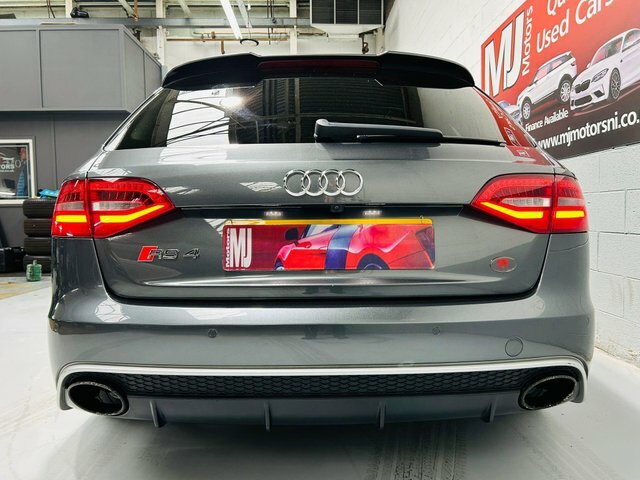 Audi RS4 Avant Estate Red #14