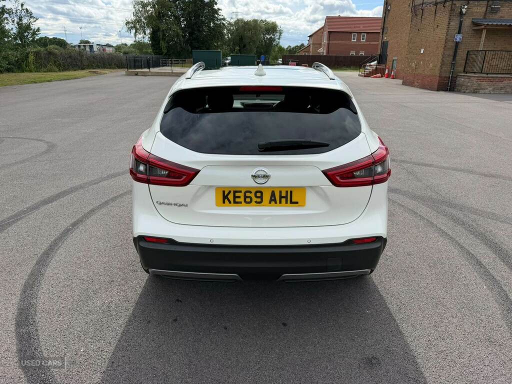 Nissan Qashqai 1.3 Dig-t 160 N-connecta White #4