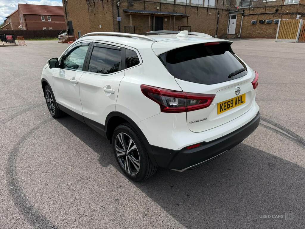 Nissan Qashqai 1.3 Dig-t 160 N-connecta White #2