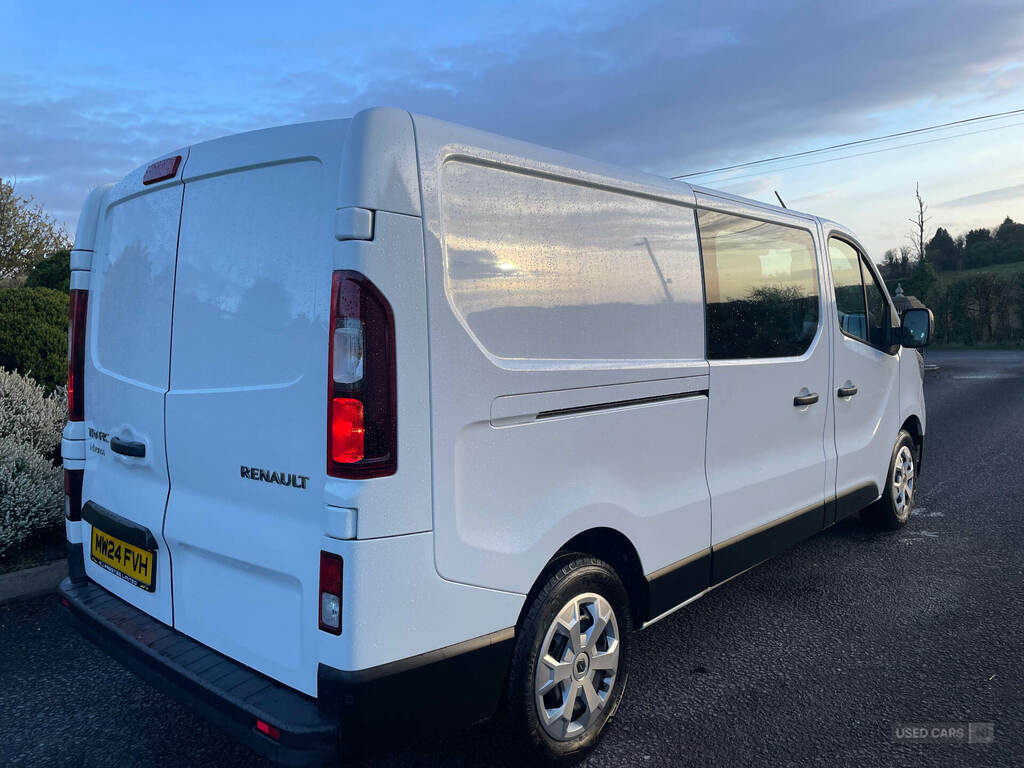 Renault Trafic Ll30 Blue Dci 130 Advance Safety Crew Van White #2