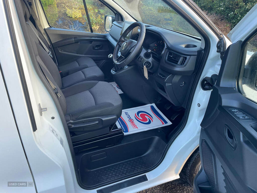 Renault Trafic Ll30 Blue Dci 130 Advance Safety Crew Van White #4