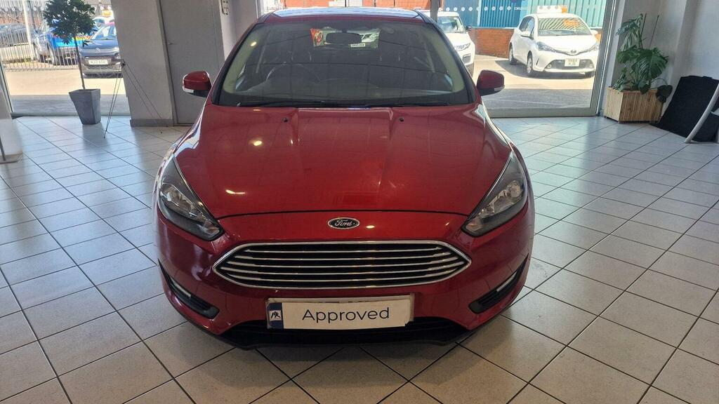 Ford Focus Hatchback 1.0T Ecoboost Zetec Edition Euro 6 Ss Red