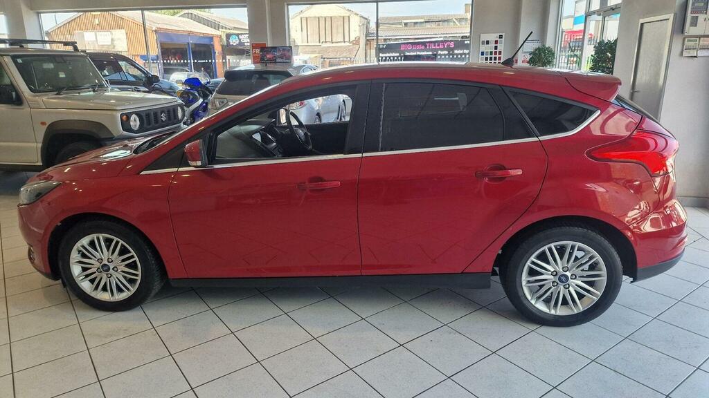 Ford Focus Hatchback 1.0T Ecoboost Zetec Edition Euro 6 Ss DS17UNU Red #4