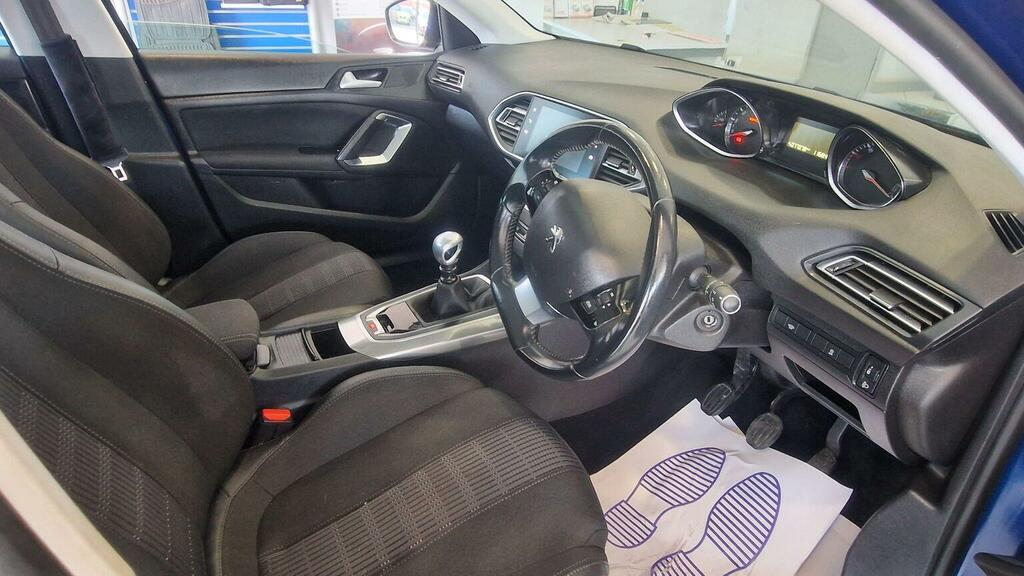 Peugeot 308 Active White #26
