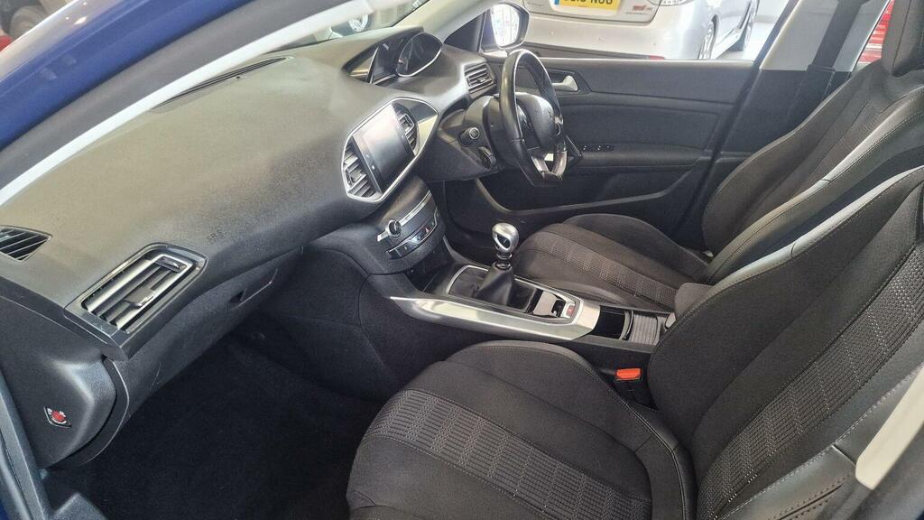 Peugeot 308 Active White #22