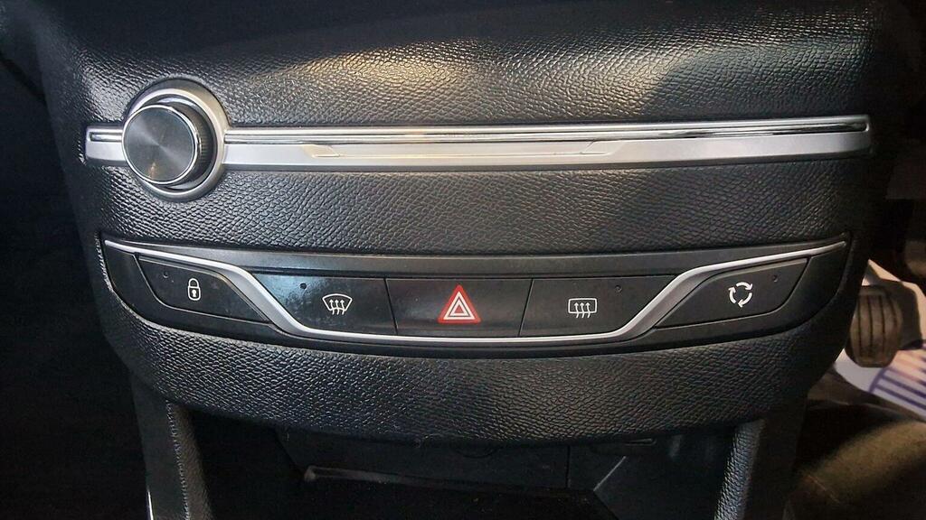 Peugeot 308 Active White #25