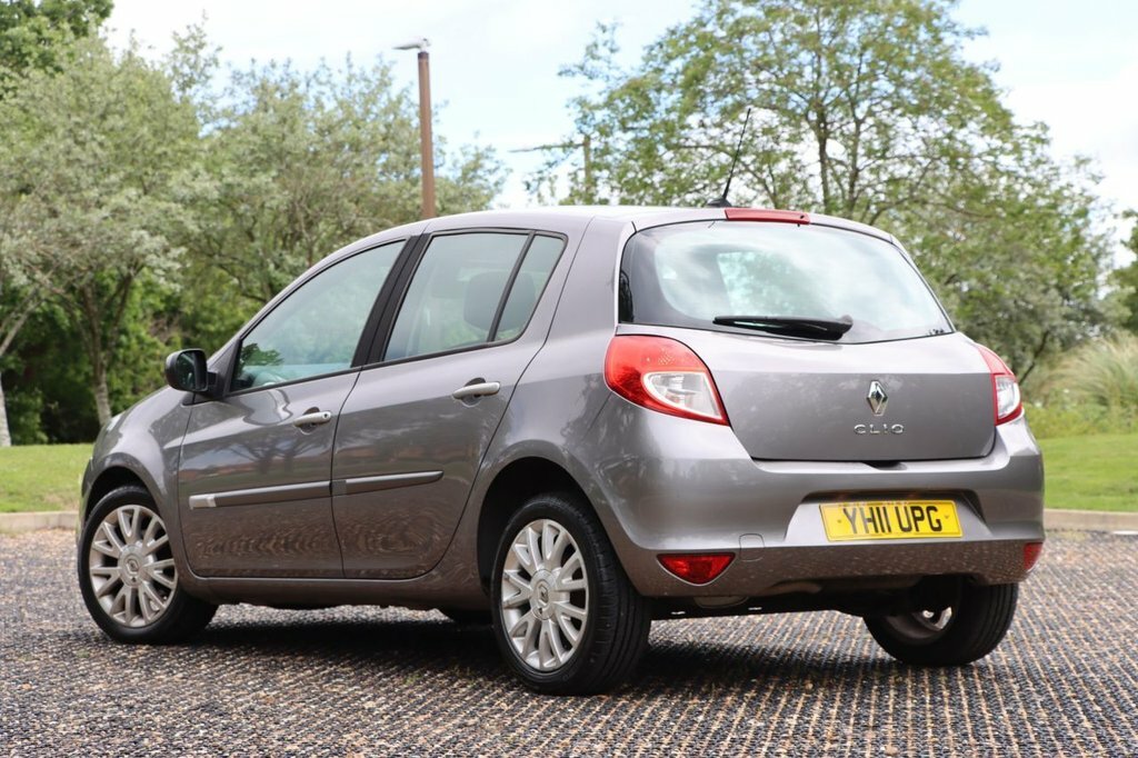 Renault Clio Dynamique Tomtom Black #11