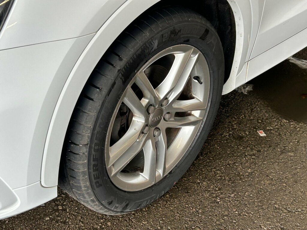 Audi Q3 Tfsi Se White #60