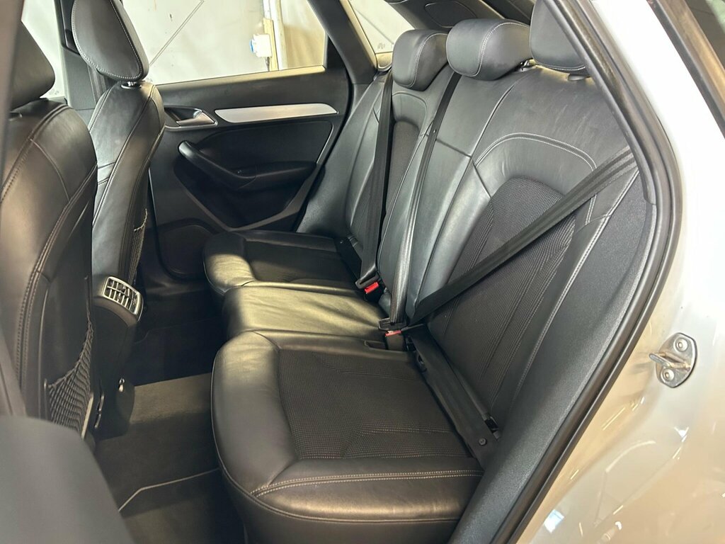 Audi Q3 Tfsi Se White #20