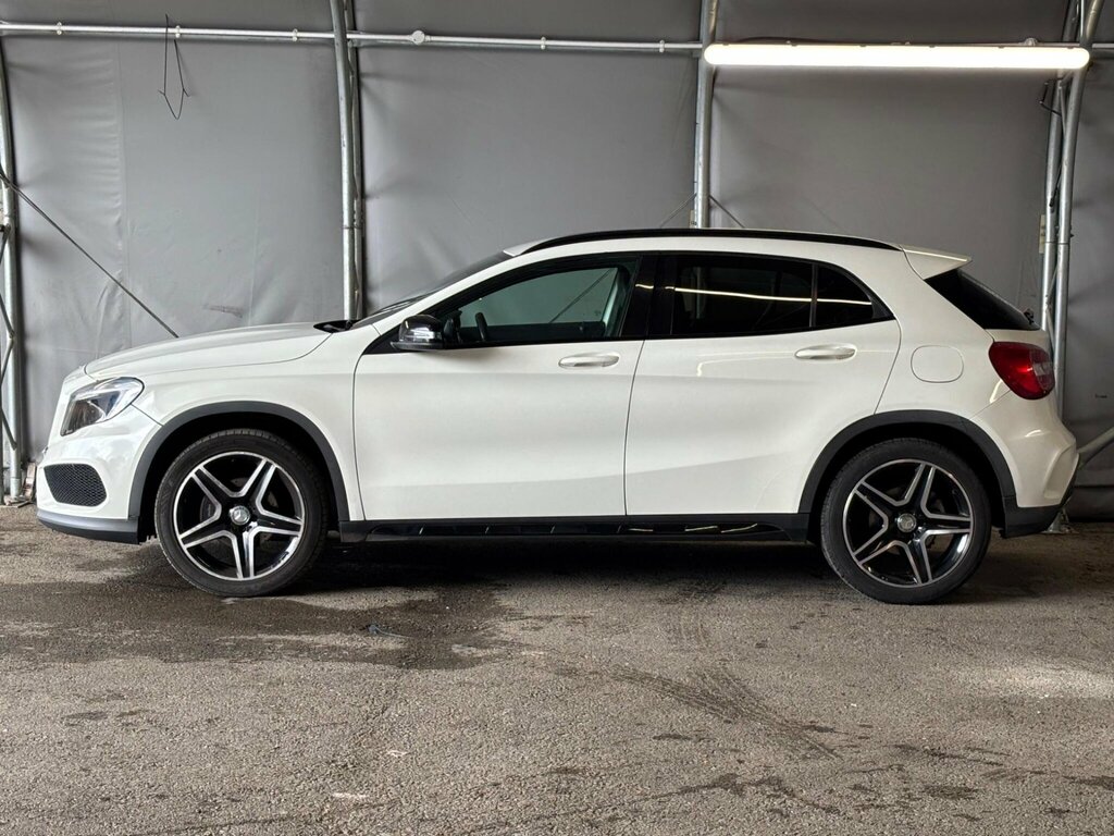 Mercedes-Benz GLA Class Amg Line Red #7