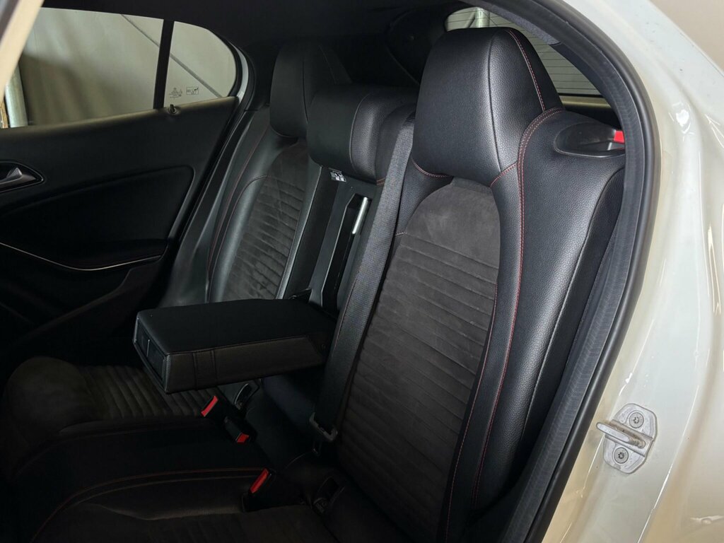 Mercedes-Benz GLA Class Amg Line Red #19