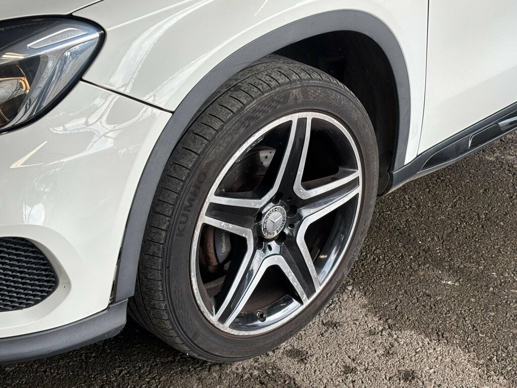 Mercedes-Benz GLA Class Amg Line Red #42