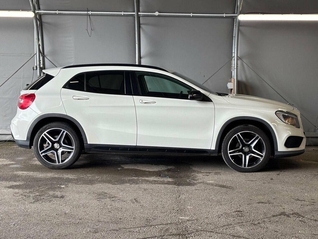 Mercedes-Benz GLA Class Amg Line Red #8