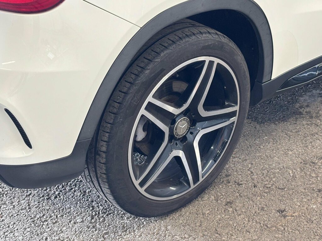 Mercedes-Benz GLA Class Amg Line Red #45