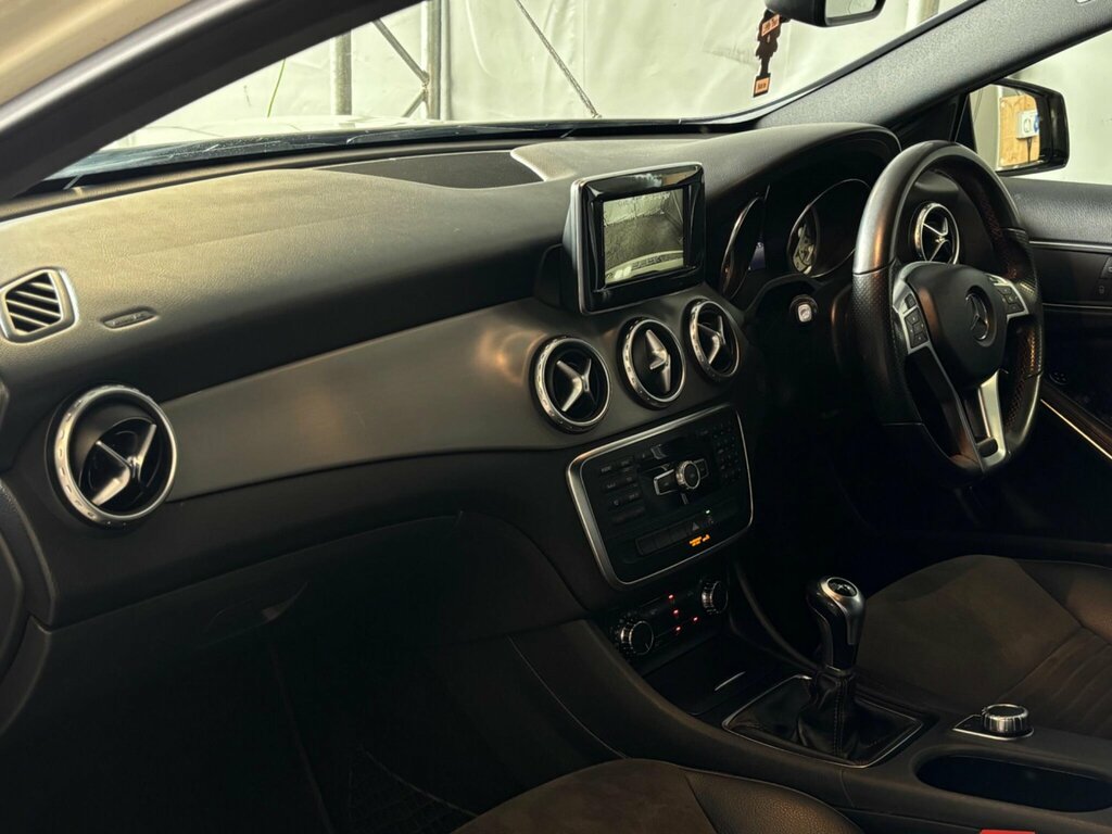 Mercedes-Benz GLA Class Amg Line Red #22