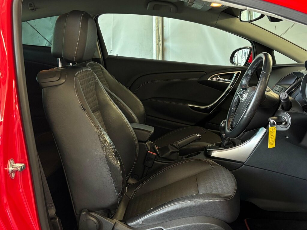 Vauxhall Astra Hatchback 1.7 Red #11