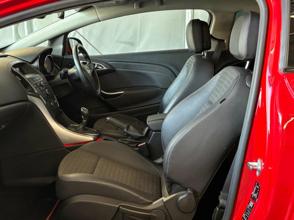 Vauxhall Astra Hatchback 1.7 Red #18