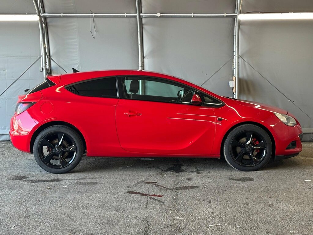 Vauxhall Astra Hatchback 1.7 Red #8
