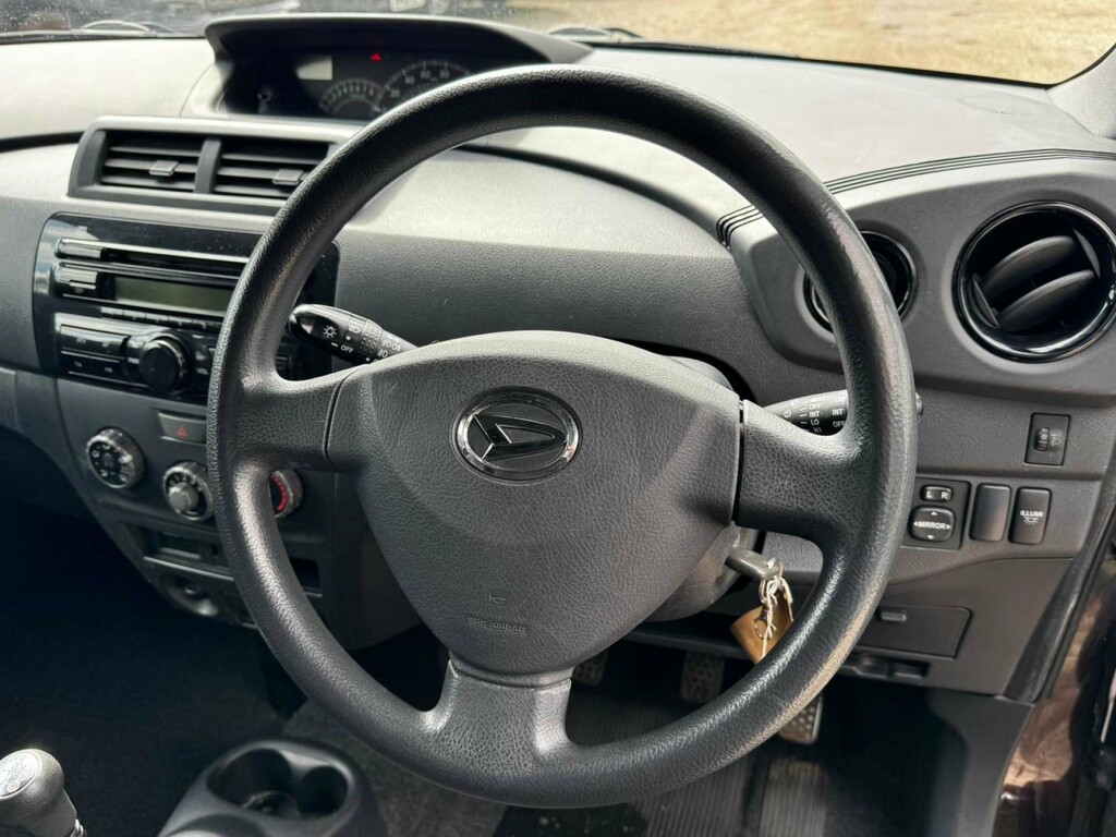 Daihatsu Materia 1.5 5dr Silver #40
