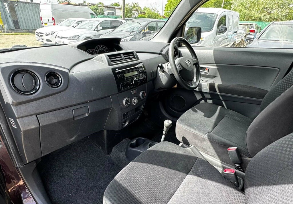 Daihatsu Materia 1.5 5dr Silver #23