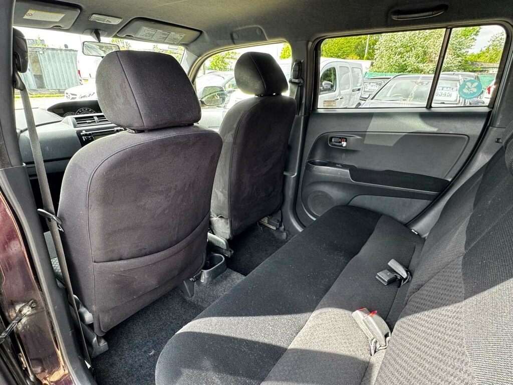 Daihatsu Materia 1.5 5dr Silver #30