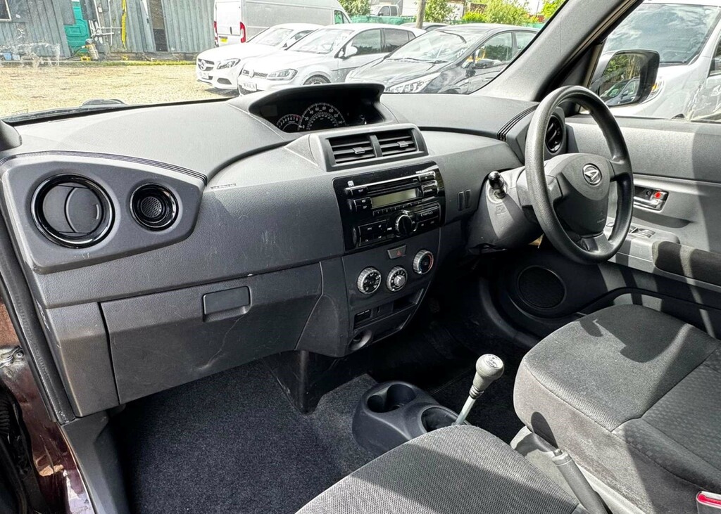 Daihatsu Materia 1.5 5dr Silver #25