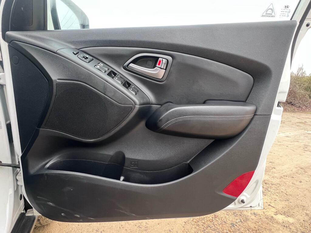 Hyundai Ix35 Crdi S Suv White #20