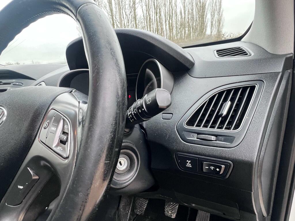 Hyundai Ix35 Crdi S Suv White #19