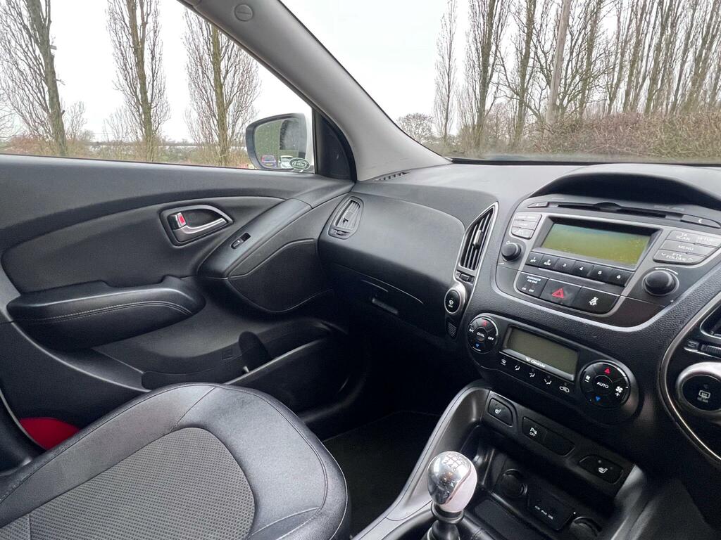 Hyundai Ix35 Crdi S Suv White #15