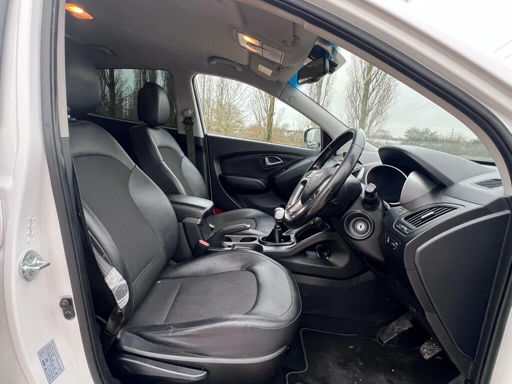 Hyundai Ix35 Crdi S Suv White #13