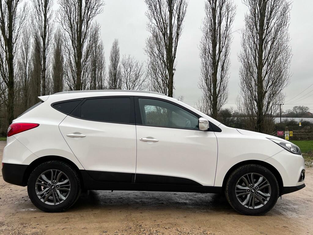 Hyundai Ix35 Crdi S Suv White #8