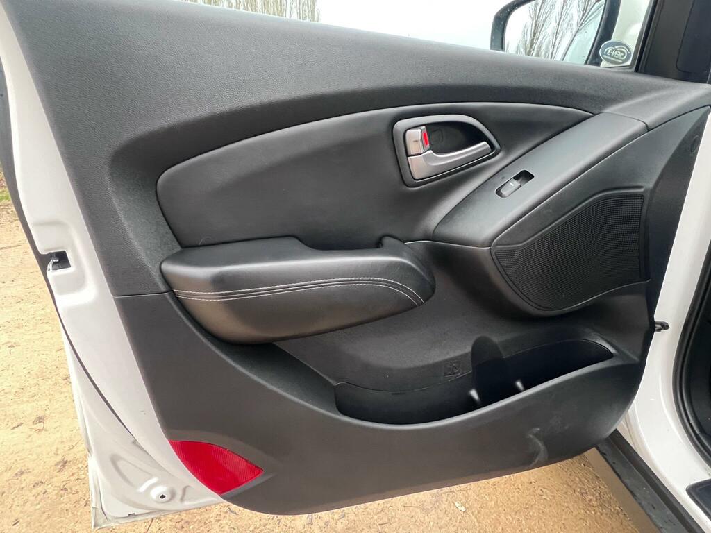Hyundai Ix35 Crdi S Suv White #41