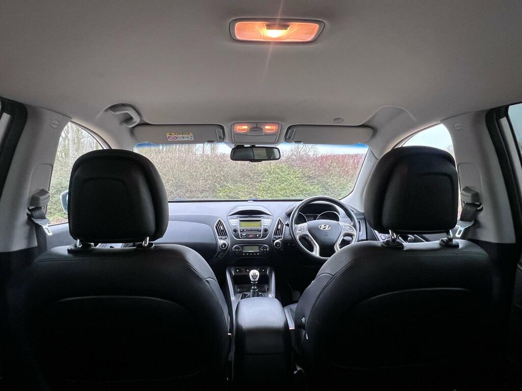 Hyundai Ix35 Crdi S Suv White #30