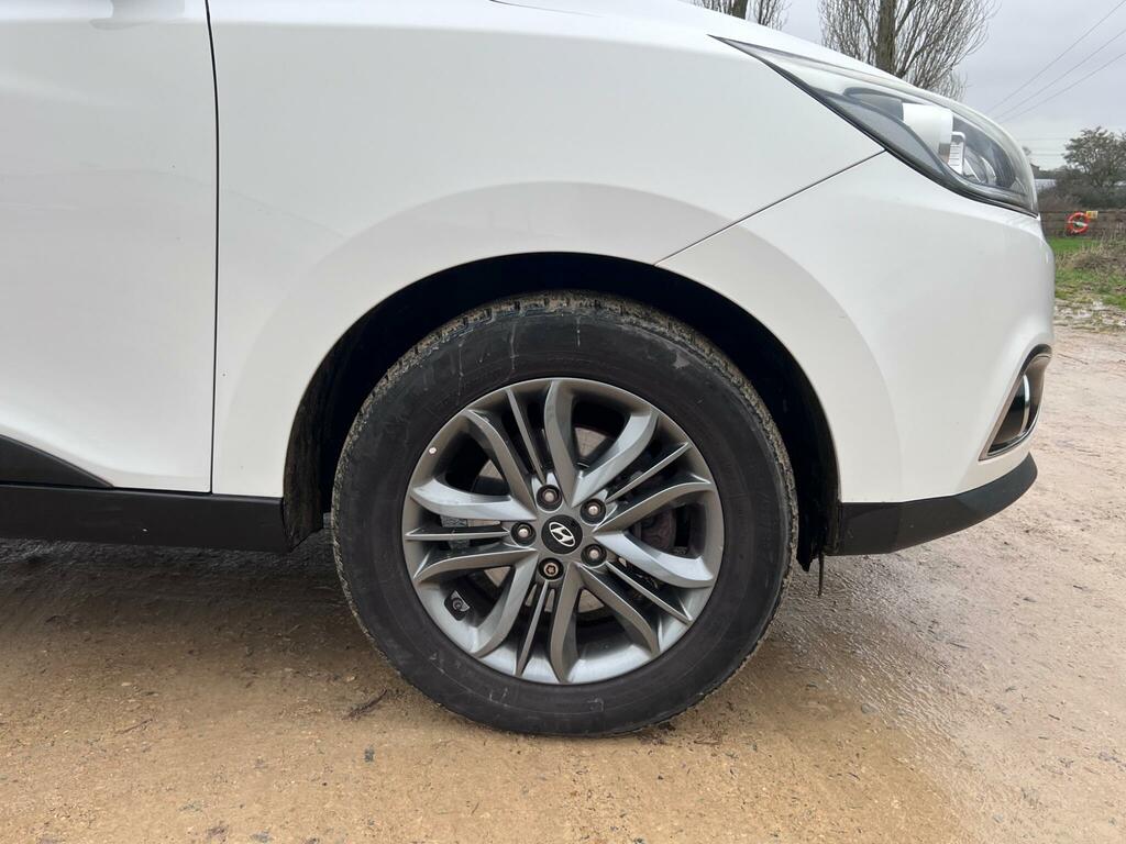 Hyundai Ix35 Crdi S Suv White #11