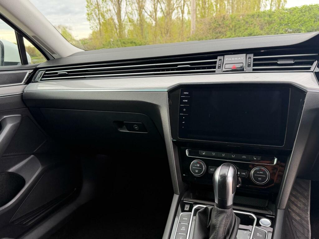 Volkswagen Passat 2019 Volkswagen Passat R-line 2.0 Tdi 150Ps Silver #15