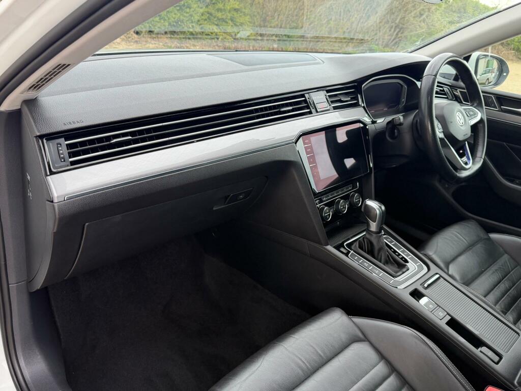 Volkswagen Passat 2019 Volkswagen Passat R-line 2.0 Tdi 150Ps Silver #42