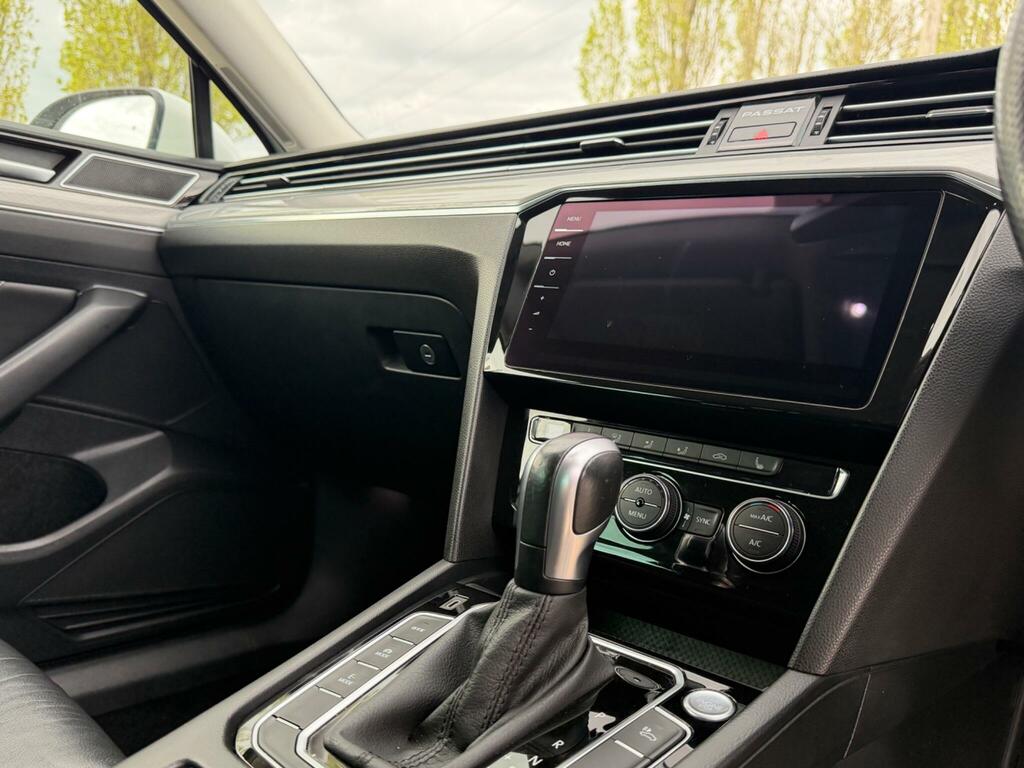 Volkswagen Passat 2019 Volkswagen Passat R-line 2.0 Tdi 150Ps Silver #20