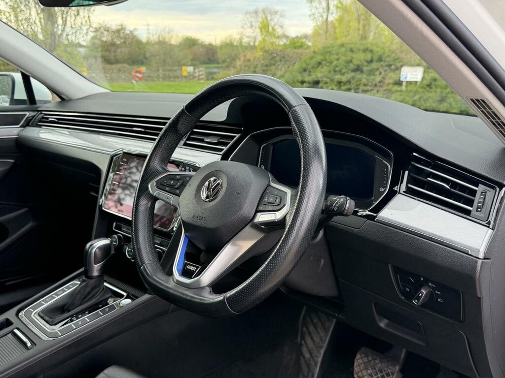 Volkswagen Passat 2019 Volkswagen Passat R-line 2.0 Tdi 150Ps Silver #13