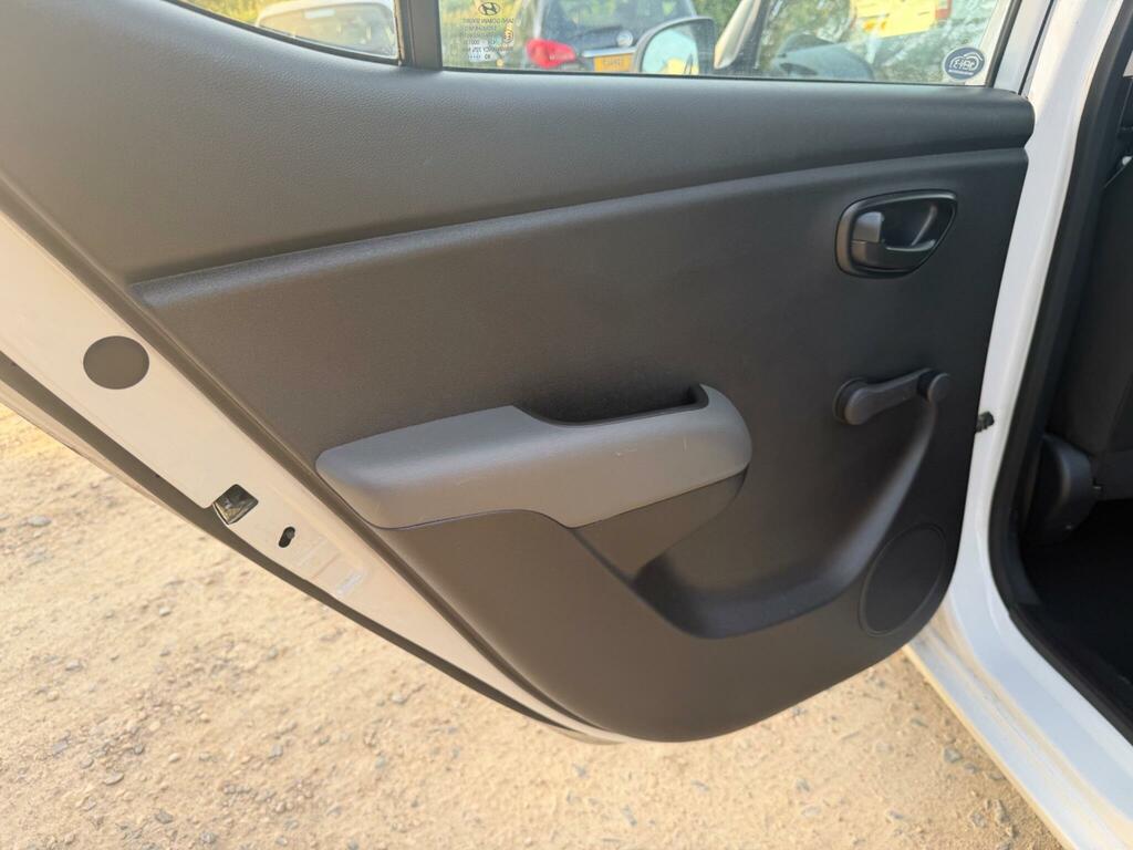 Hyundai I10 Hatchback 1.2 Active 201363 Silver #34