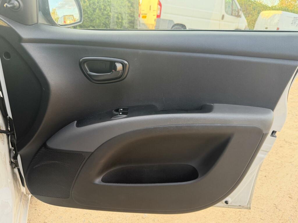 Hyundai I10 Hatchback 1.2 Active 201363 Silver #13
