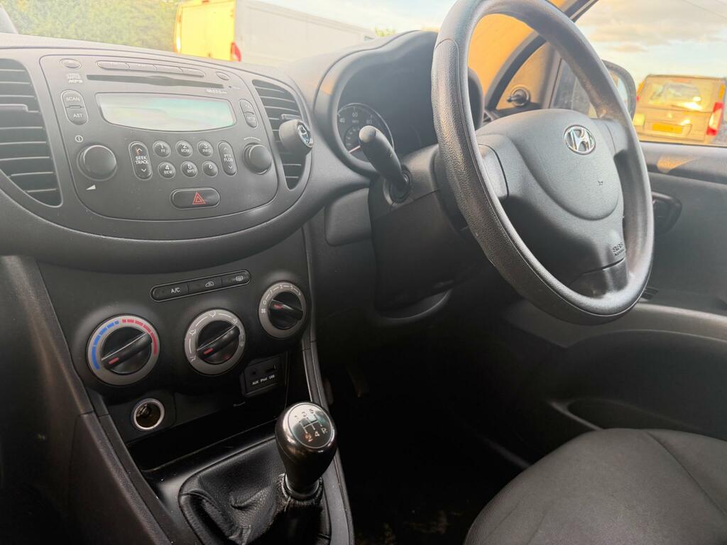 Hyundai I10 Hatchback 1.2 Active 201363 Silver #37