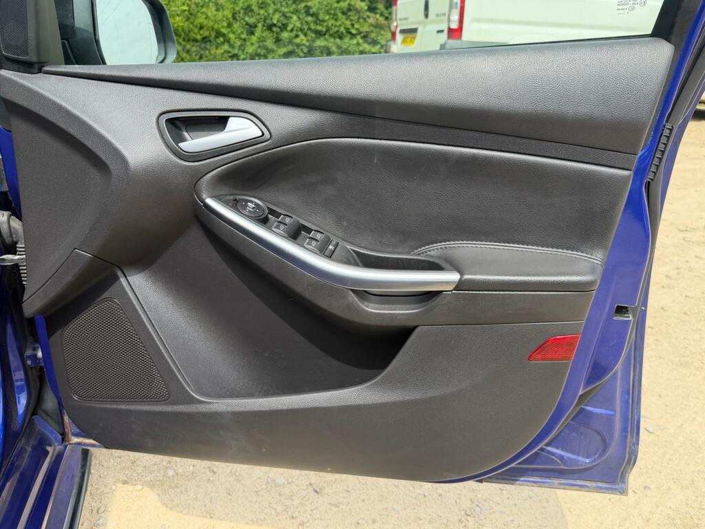 Ford Focus 1.0 Zetec S Ss 124 Bhp Black #19