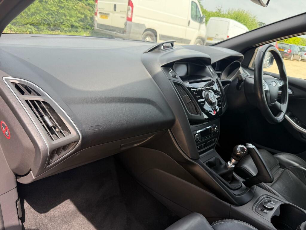 Ford Focus 1.0 Zetec S Ss 124 Bhp Black #40