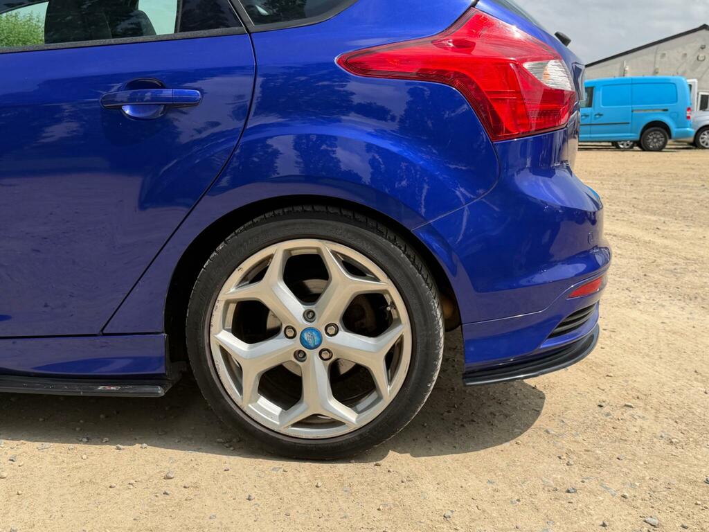 Ford Focus 1.0 Zetec S Ss 124 Bhp Black #32