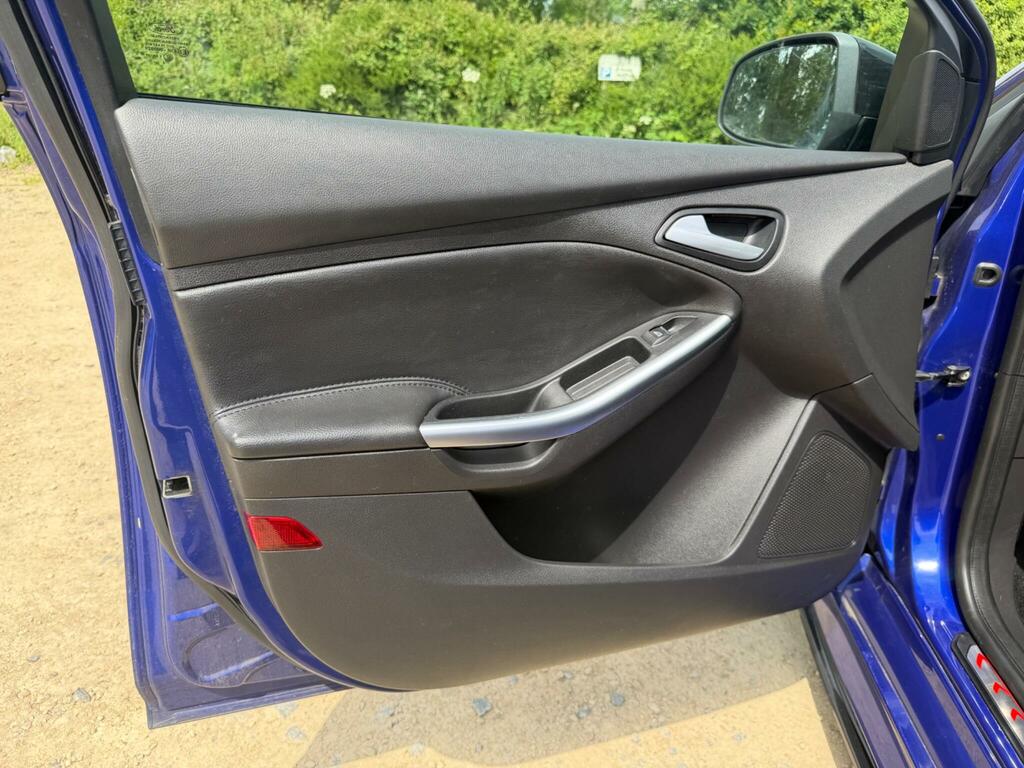 Ford Focus 1.0 Zetec S Ss 124 Bhp Black #42