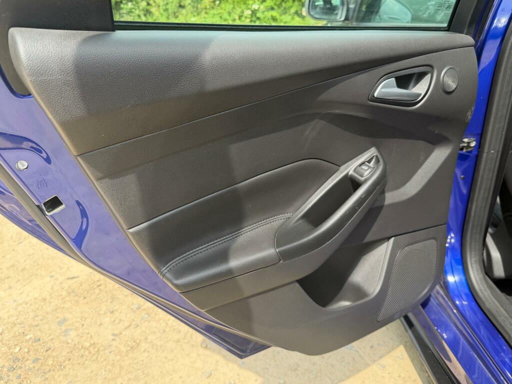 Ford Focus 1.0 Zetec S Ss 124 Bhp Black #37