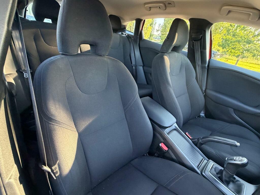Volvo V40 1.6 D2 R-design 113 Bhp Blue #16